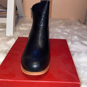 Super sexy & comfy ankle booties . Can be dressed up or down !